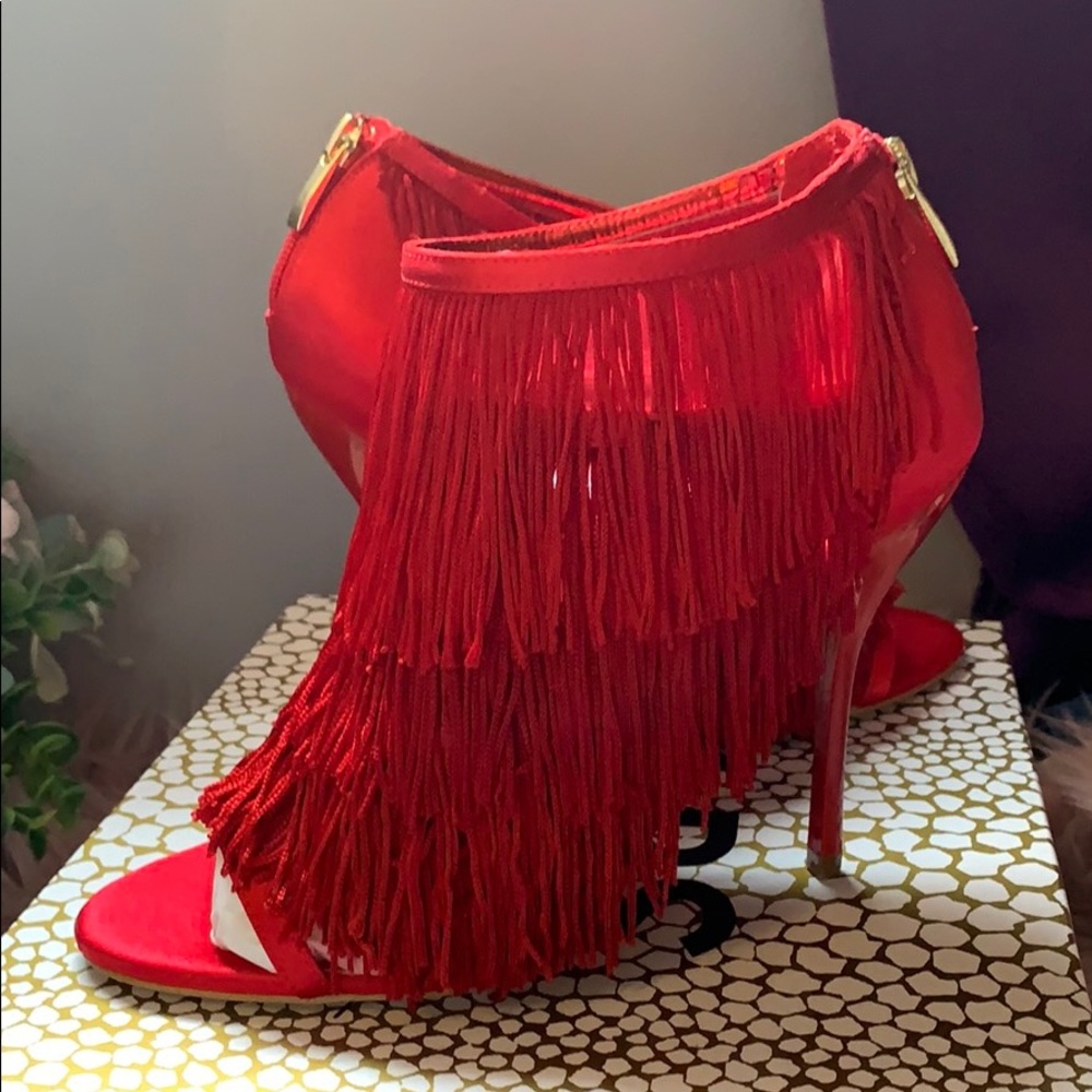 🔥💃🏻👠NWT Red Fringe peep toe pumps👠💃🏻🔥